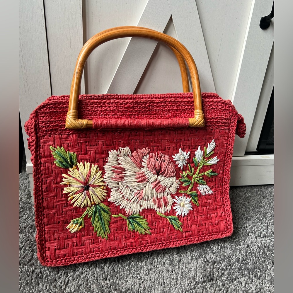 Vintage Fossil embroidered straw bag with wooden handle